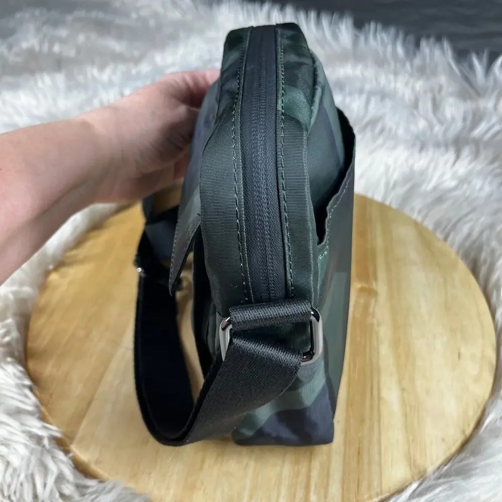 TED BAKER London Signle Camo Crossbody Messenger Bag Mens/Womens In Olive Travel